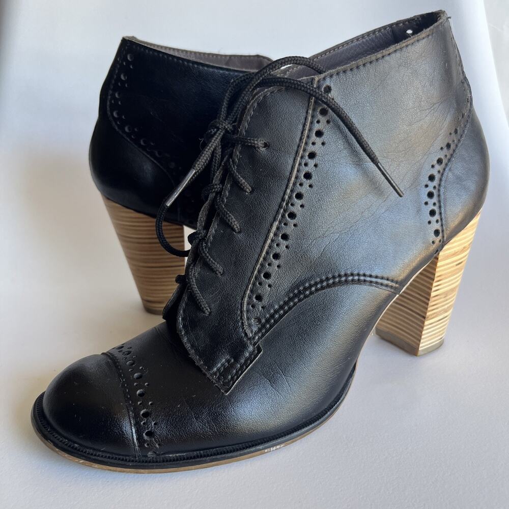 Nicora Victorian Ankle Boots Size 9 Handmade USA Vegan Leather Wingtip Brogue